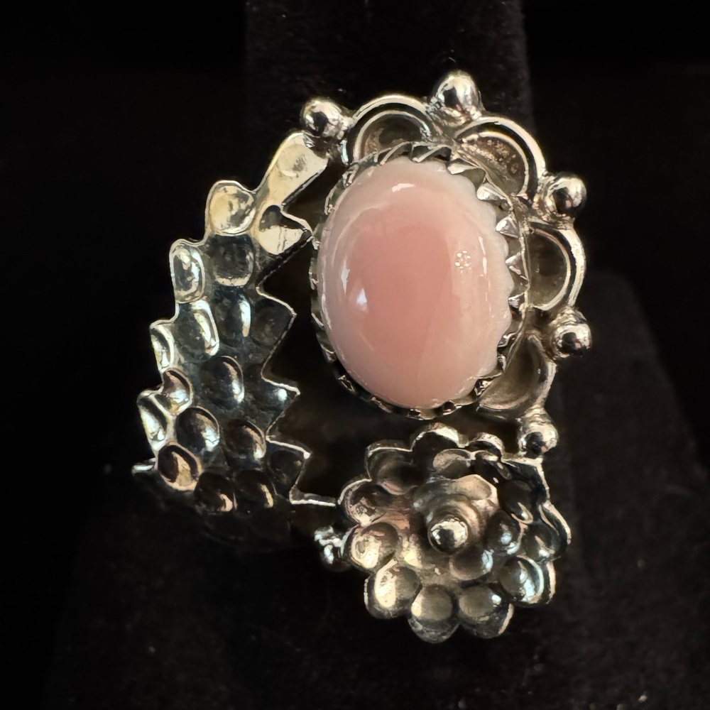 Sterling Silver native American made‎ genuine Pink conch Stone Statement Ring
